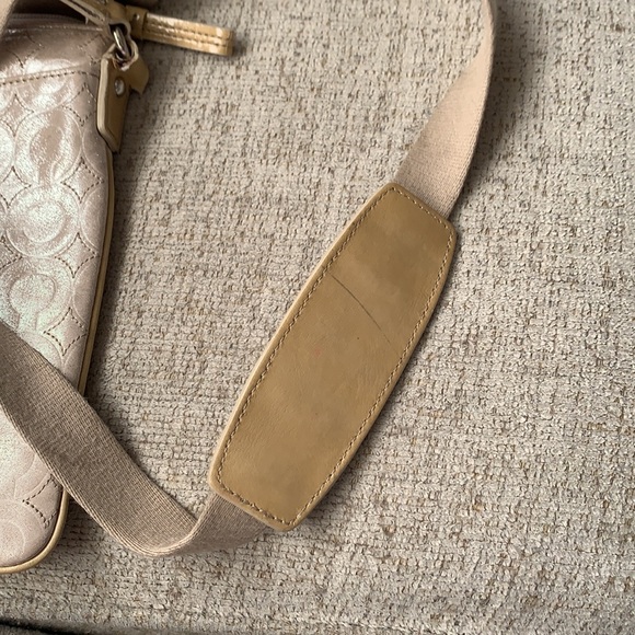 Coach gold small crossbody bag - Picture 5 of 11